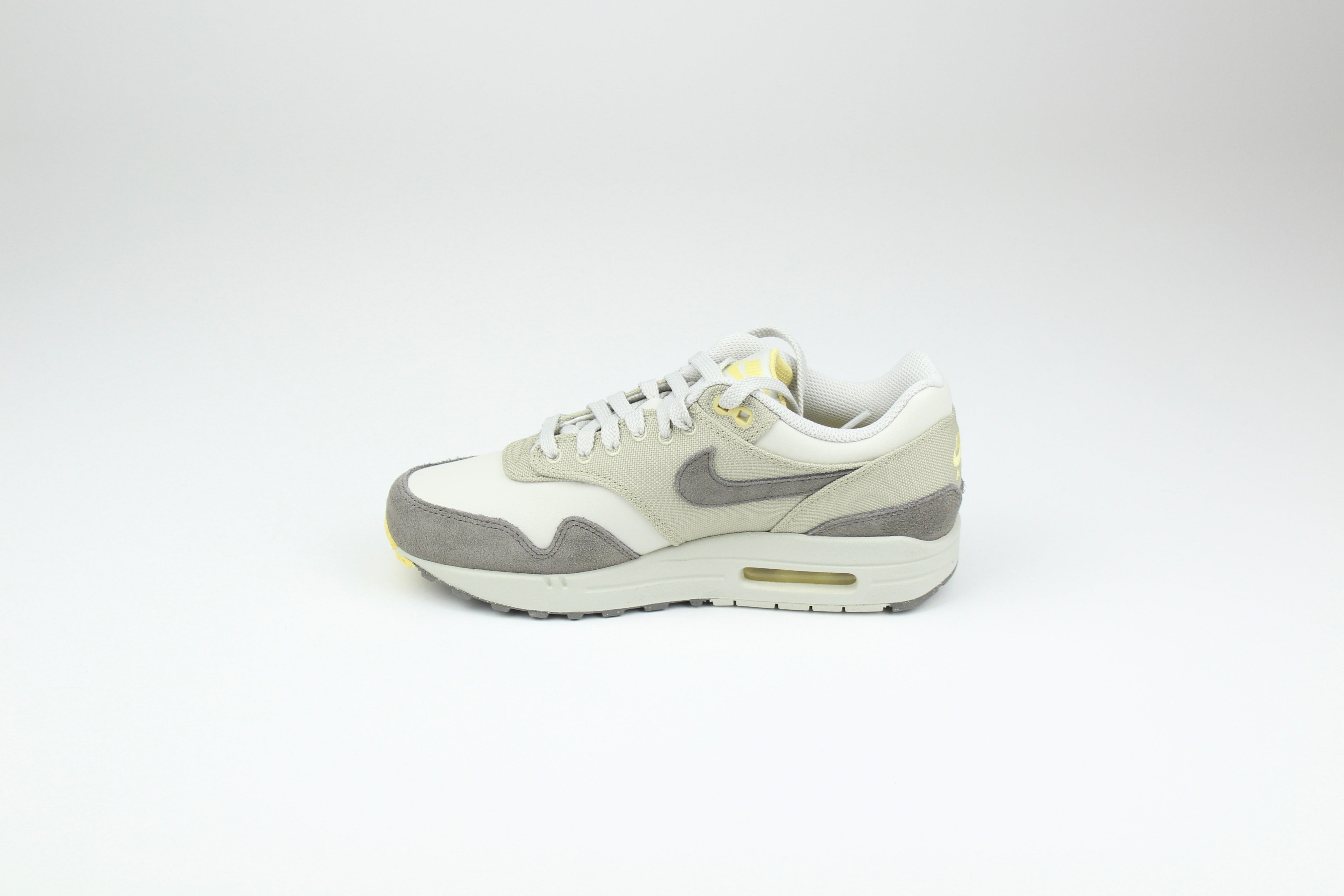 Nike Air Max 1 Premium Cave Stone – Suede and Mesh Retro Running Sneakers, Classic Lifestyle Shoes, Iconic Streetwear Trainers
