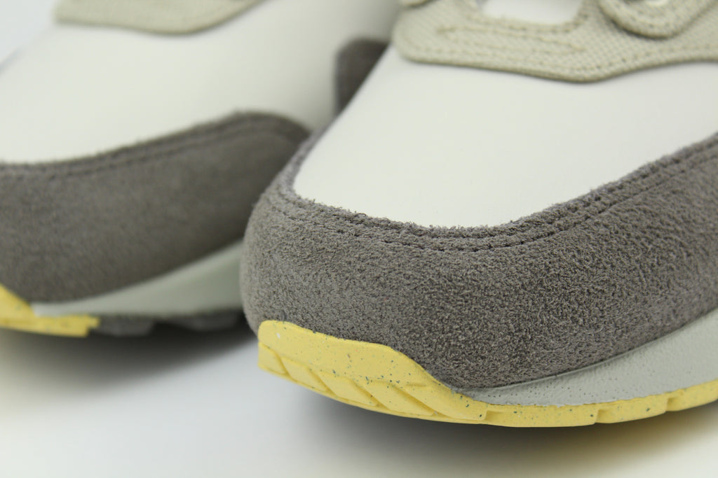 Nike Air Max 1 Premium Cave Stone – Suede and Mesh Retro Running Sneakers, Classic Lifestyle Shoes, Iconic Streetwear Trainers