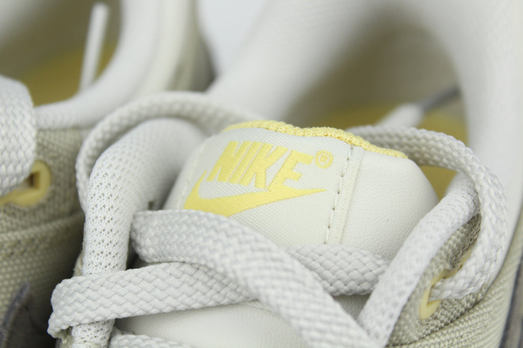 Nike Air Max 1 Premium Cave Stone – Suede and Mesh Retro Running Sneakers, Classic Lifestyle Shoes, Iconic Streetwear Trainers