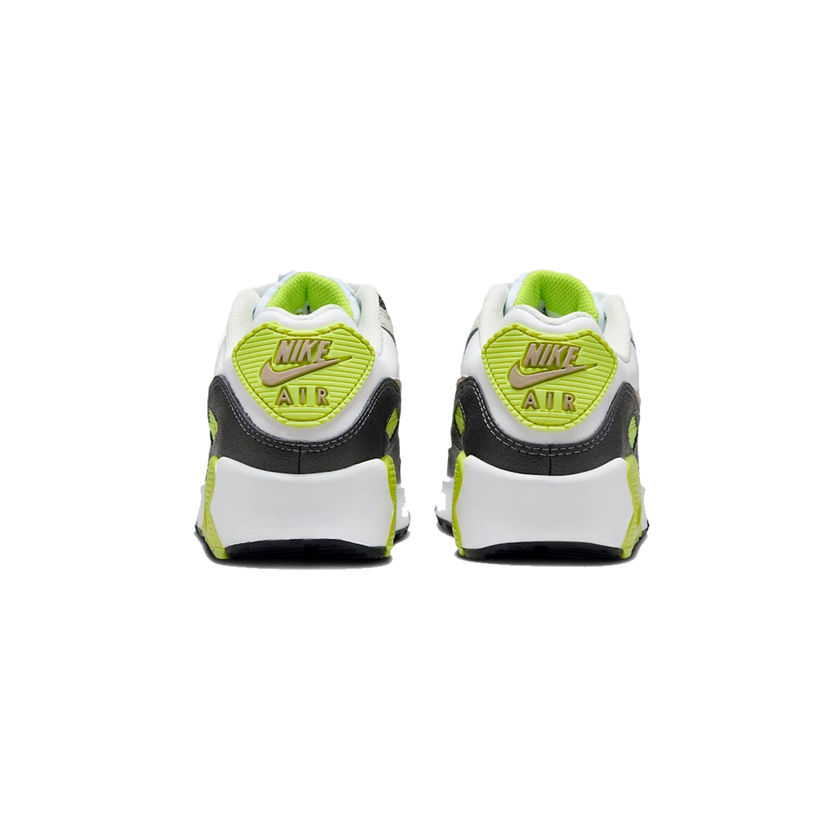 Widok z tyłu pary sneakersów Nike Air Max 90 w kolorze białym, szarym i neonowo zielonym z beżowym logo Nike Air na naszywkach przy pięcie.
