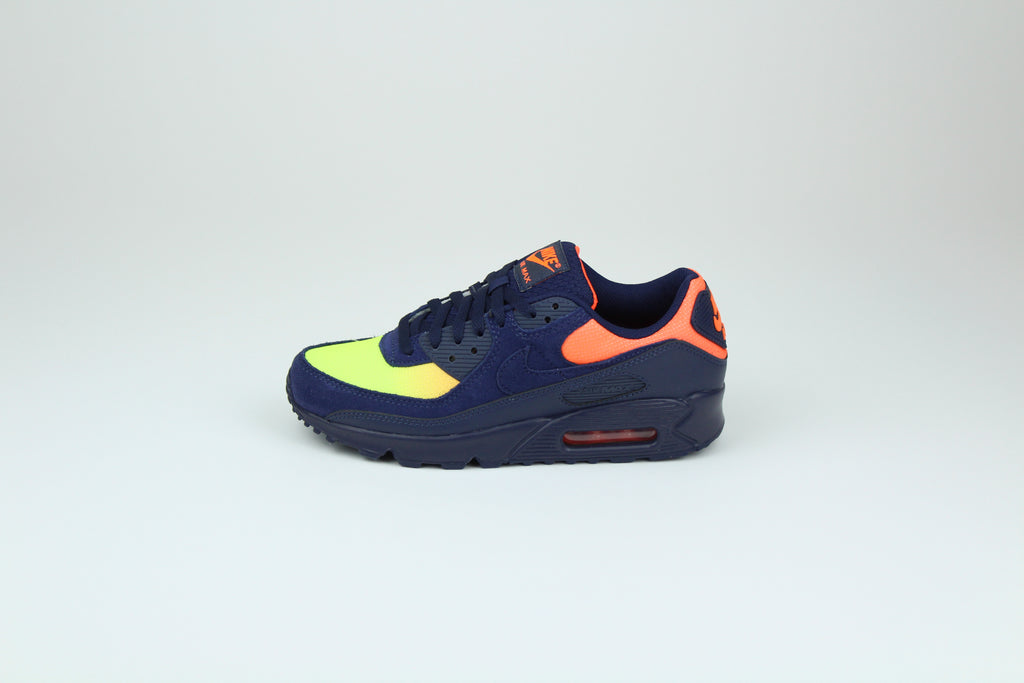 Nike Air Max 90 Gradient – Retro Running Sneakers with Gradient Color Design, Classic Lifestyle Shoes, Iconic Streetwear Trainers