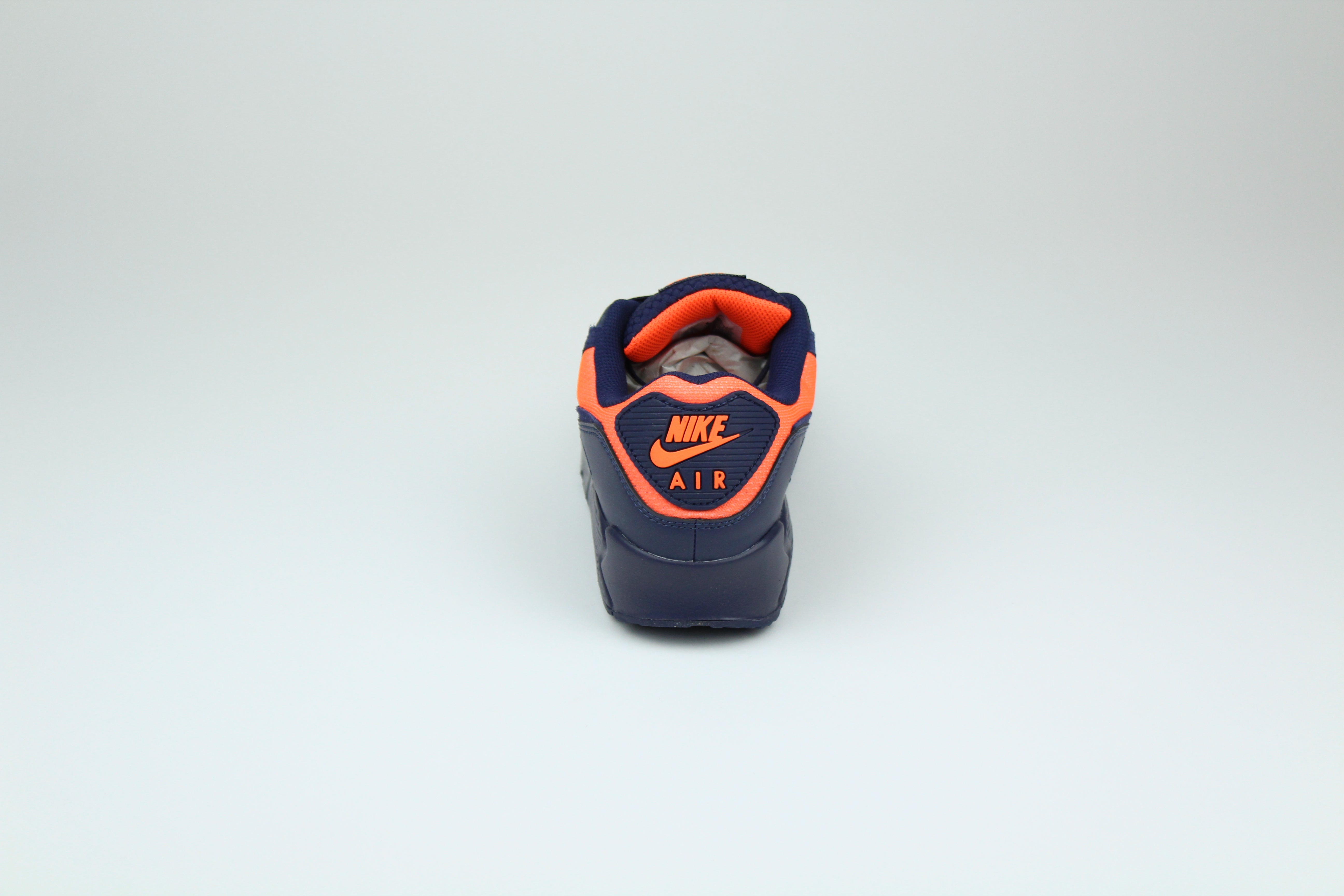 Nike Air Max 90 Gradient – Retro Running Sneakers with Gradient Color Design, Classic Lifestyle Shoes, Iconic Streetwear Trainers