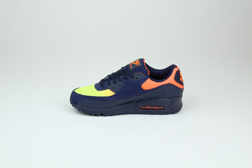 Nike Air Max 90 Gradient – Retro Running Sneakers with Gradient Color Design, Classic Lifestyle Shoes, Iconic Streetwear Trainers