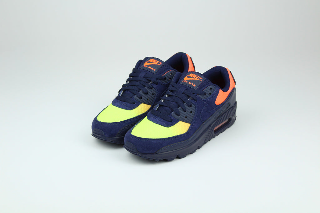 Nike Air Max 90 Gradient – Retro Running Sneakers with Gradient Color Design, Classic Lifestyle Shoes, Iconic Streetwear Trainers