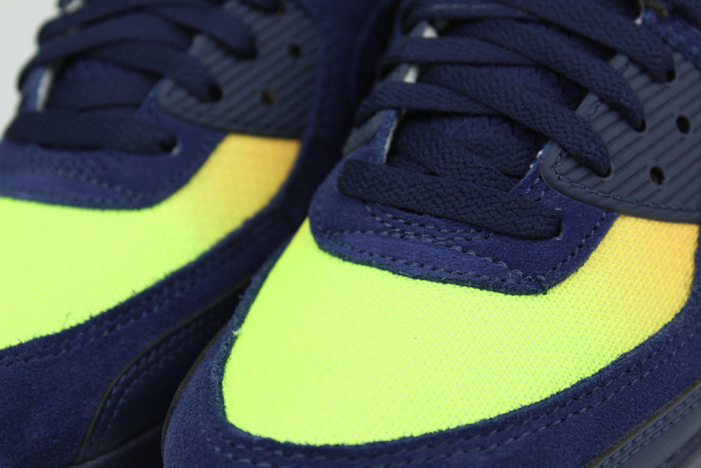 Nike Air Max 90 Gradient – Retro Running Sneakers with Gradient Color Design, Classic Lifestyle Shoes, Iconic Streetwear Trainers