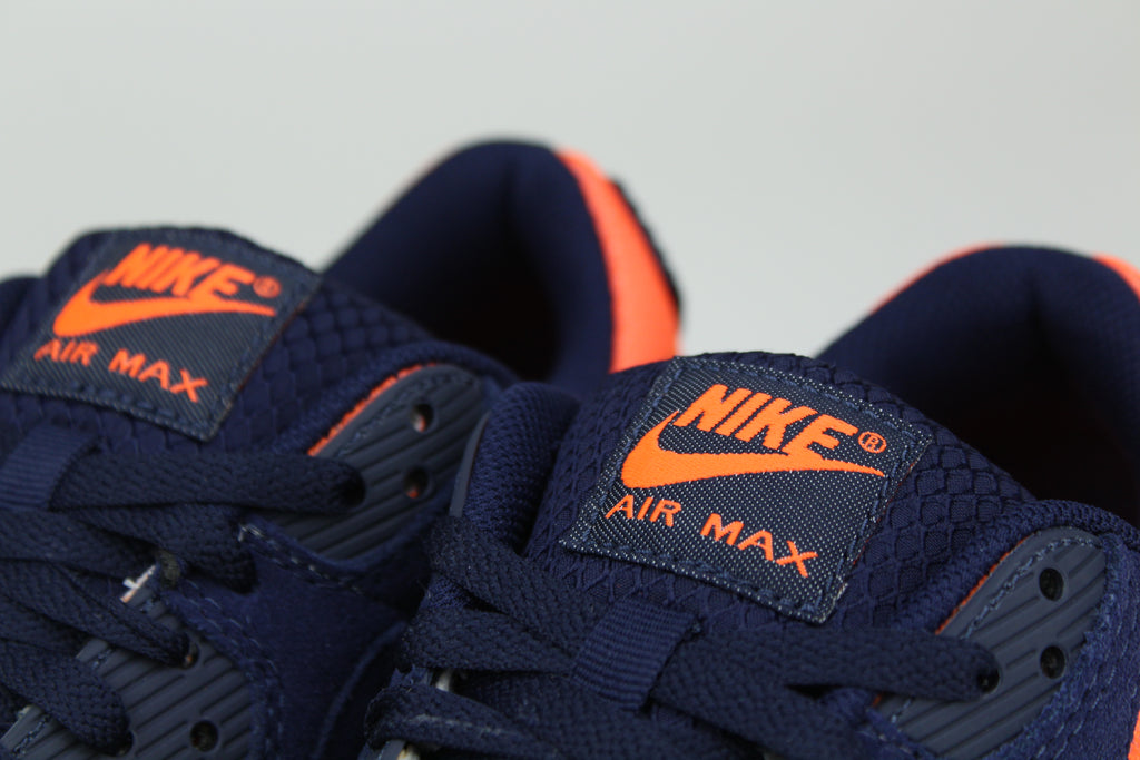 Nike Air Max 90 Gradient – Retro Running Sneakers with Gradient Color Design, Classic Lifestyle Shoes, Iconic Streetwear Trainers