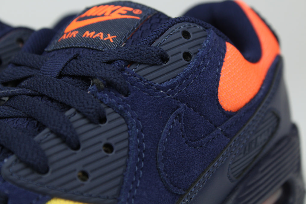 Nike Air Max 90 Gradient – Retro Running Sneakers with Gradient Color Design, Classic Lifestyle Shoes, Iconic Streetwear Trainers