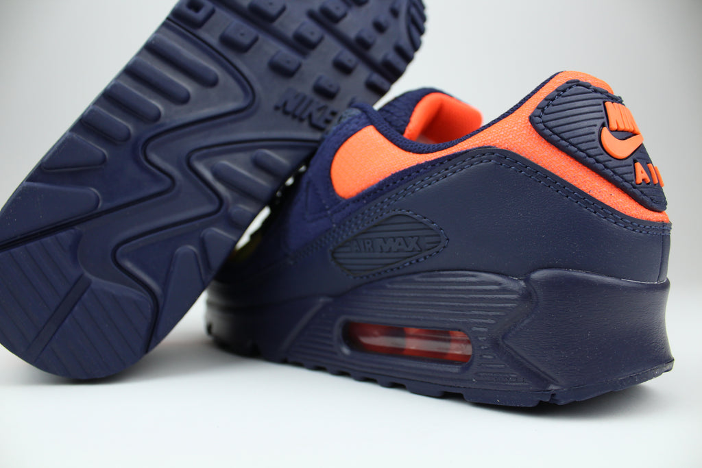 Nike Air Max 90 Gradient – Retro Running Sneakers with Gradient Color Design, Classic Lifestyle Shoes, Iconic Streetwear Trainers