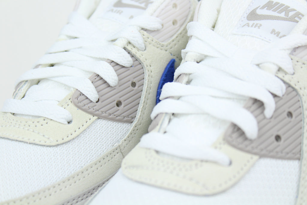 Nike Air Max 90 sneakers in 'Grey Racer Blue' colorway, stylish athletic shoes with grey and blue accents, perfect for casual and sportswear.