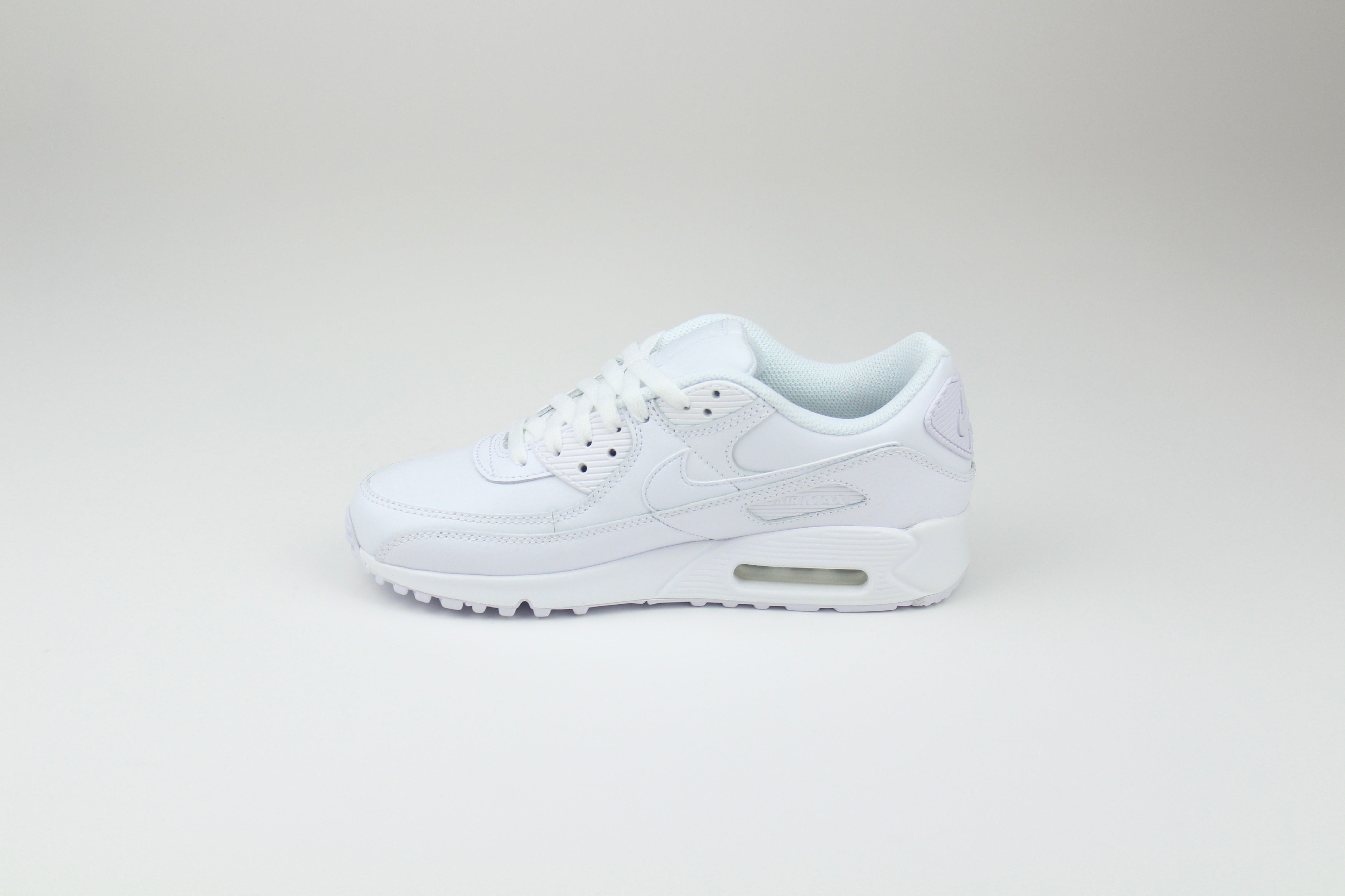 Nike Air Max 90 Leather Triple White – Classic Retro Running Sneakers, Premium All-White Lifestyle Shoes, Iconic Streetwear Trainers