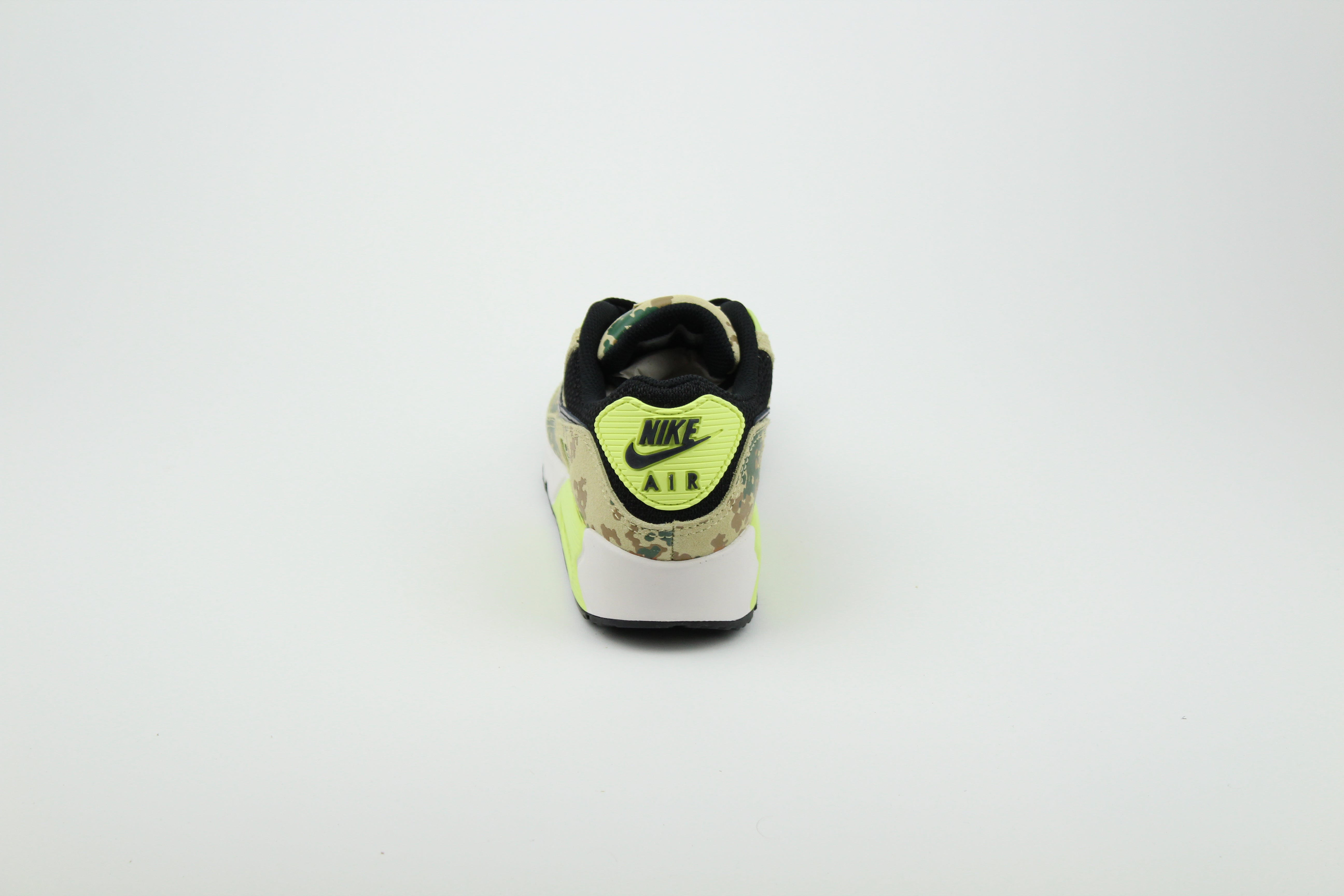 Nike Air Max 90 'Light Lemon Twist' (Camo Pack) – vibrant sneakers with a fresh lemon color, camo details, innovative Nike Air cushioning, and durable design, ideal for casual and athletic wear.
