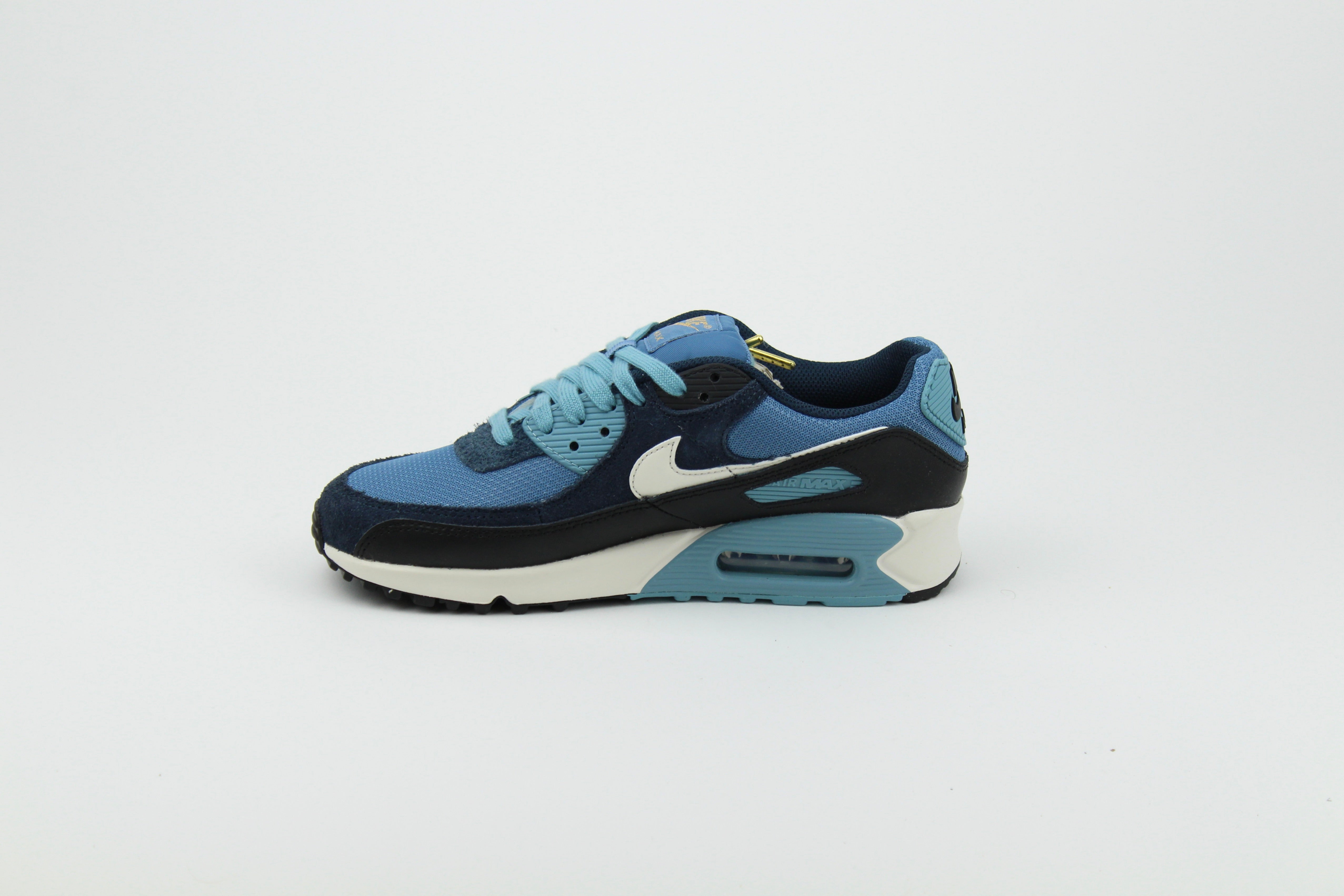 Nike Air Max 90 Premium 'Armory Navy' features suede and leather layers in deep navy tones. A premium twist on the classic silhouette for a clean, everyday streetwear fit.