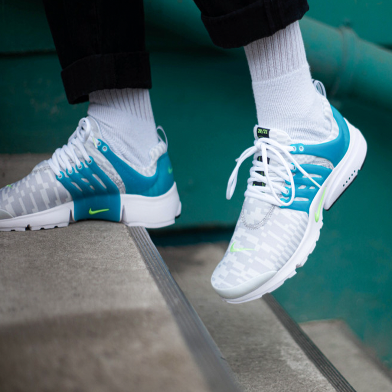 Nike Air Presto Lime Glow sneaker with lightweight mesh upper and glowing line details on the midsole