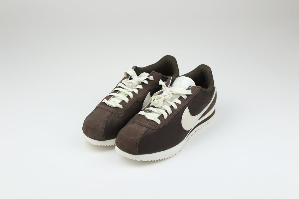 Nike Cortez Textile – Classic Retro Running Sneakers, Lightweight Fabric Lifestyle Shoes, Timeless Streetwear Trainers