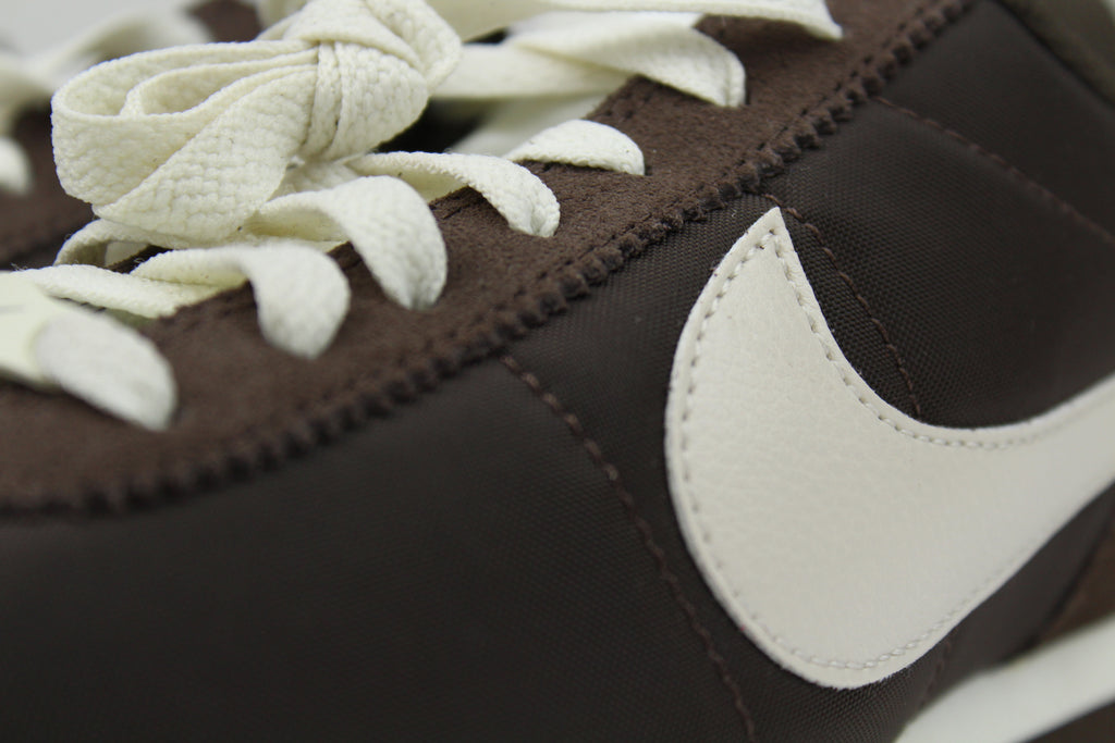 Nike Cortez Textile – Classic Retro Running Sneakers, Lightweight Fabric Lifestyle Shoes, Timeless Streetwear Trainers