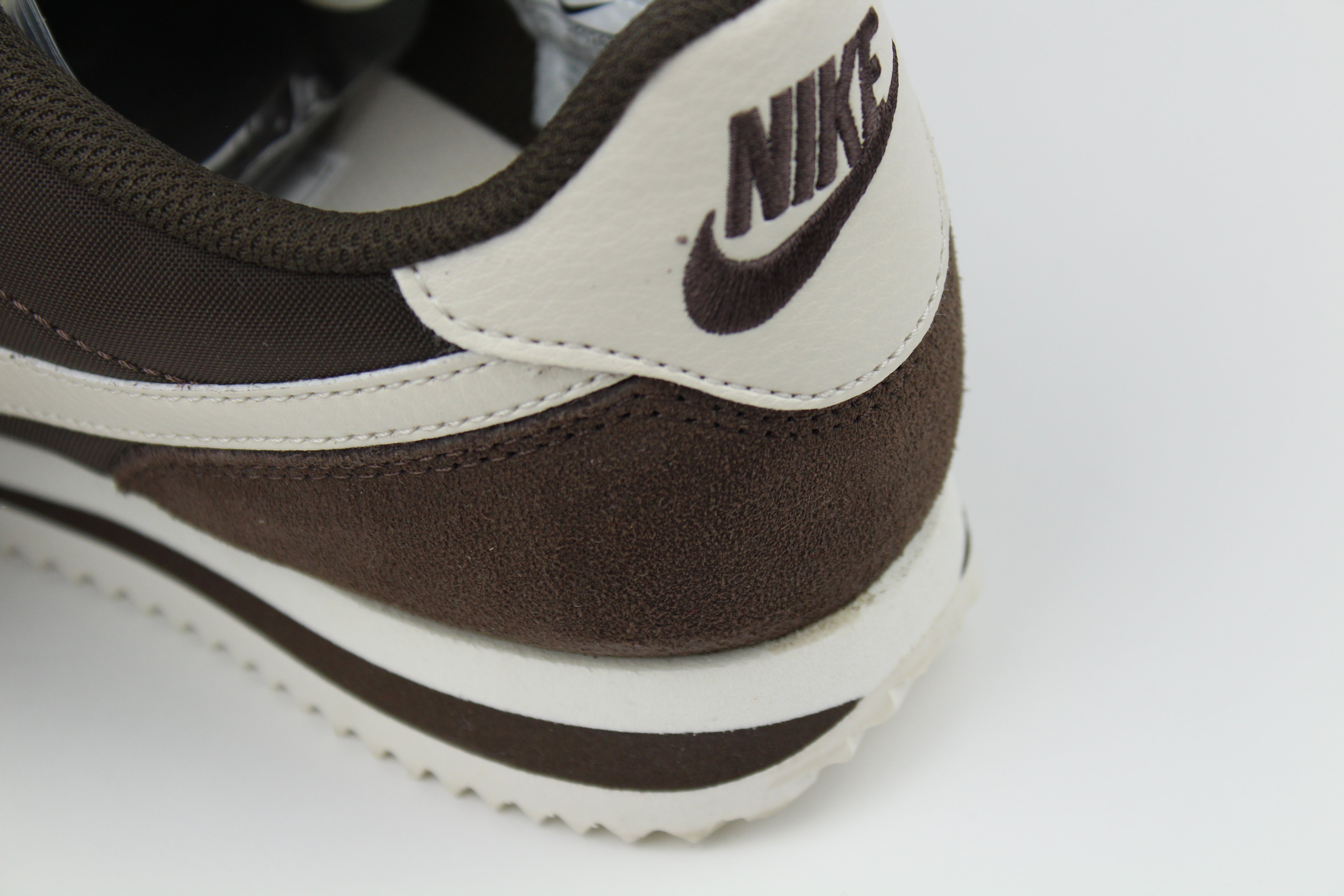 Nike Cortez Textile – Classic Retro Running Sneakers, Lightweight Fabric Lifestyle Shoes, Timeless Streetwear Trainers