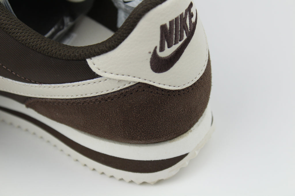 Nike Cortez Textile – Classic Retro Running Sneakers, Lightweight Fabric Lifestyle Shoes, Timeless Streetwear Trainers