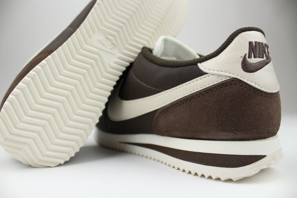 Nike Cortez Textile – Classic Retro Running Sneakers, Lightweight Fabric Lifestyle Shoes, Timeless Streetwear Trainers