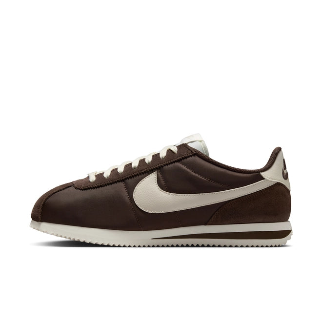 Nike Cortez Textile – Classic Retro Running Sneakers, Lightweight Fabric Lifestyle Shoes, Timeless Streetwear Trainers