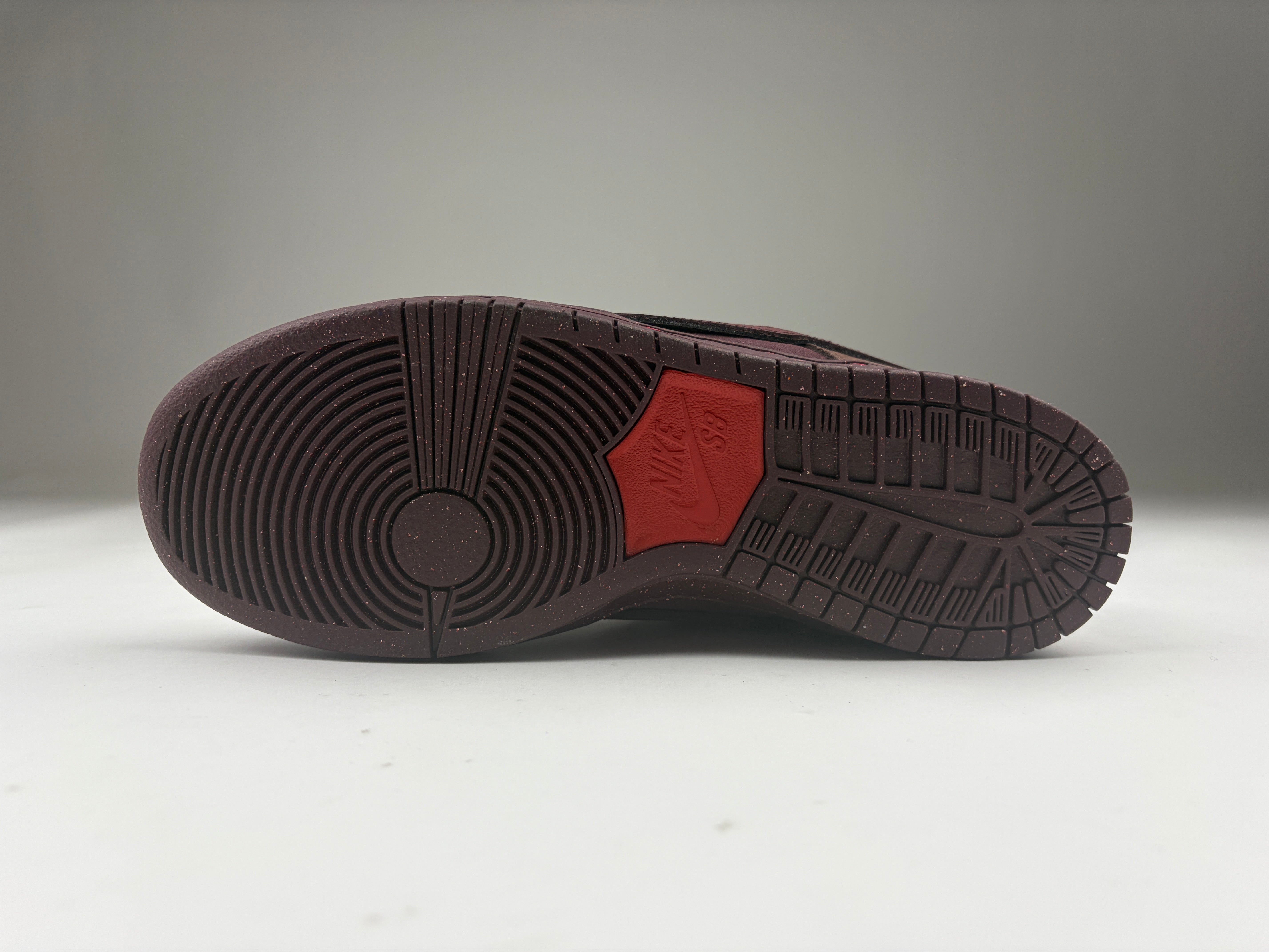 Nike Dunk Low Premium SB 'City of Love Collection - Burgundy Crush' Size 40.5 (ARCHIVE)