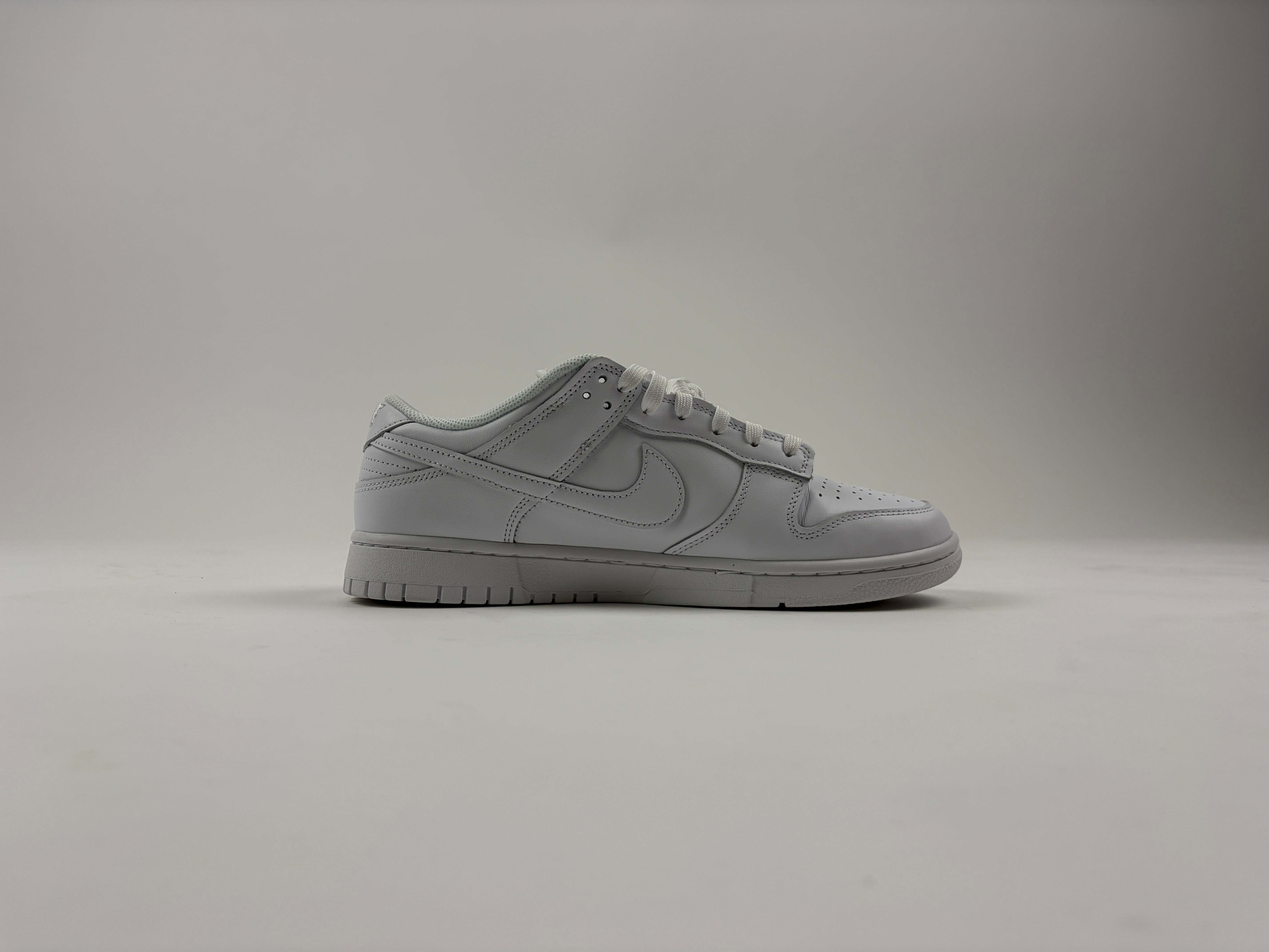 Nike Dunk Low 'Triple White' - Size 44.5 (ARCHIVE) photo 4