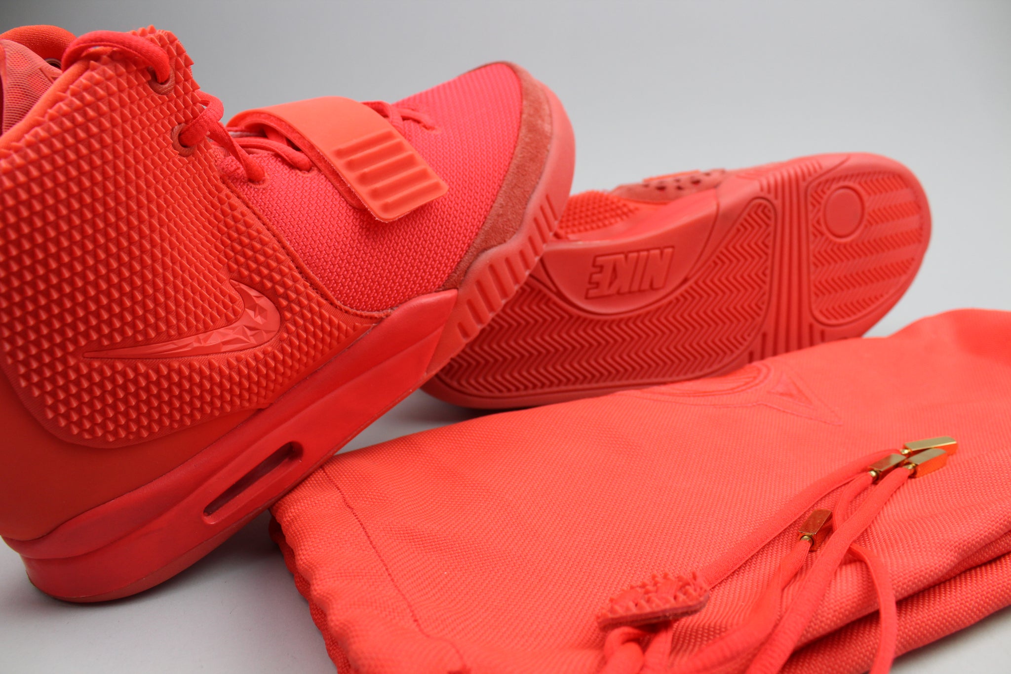 nike yeezys red october