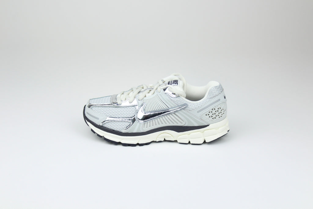 Nike Zoom Vomero 5 Photon Dust Metallic Silver Women’s – Premium Running Sneakers, Lightweight Performance Shoes, Stylish Streetwear Trainers