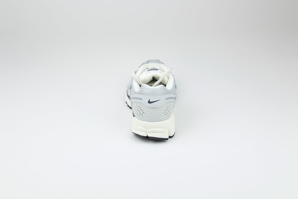 Nike Zoom Vomero 5 Photon Dust Metallic Silver Women’s – Premium Running Sneakers, Lightweight Performance Shoes, Stylish Streetwear Trainers