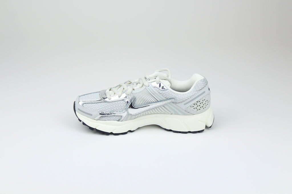 Nike Zoom Vomero 5 Photon Dust Metallic Silver Women’s – Premium Running Sneakers, Lightweight Performance Shoes, Stylish Streetwear Trainers