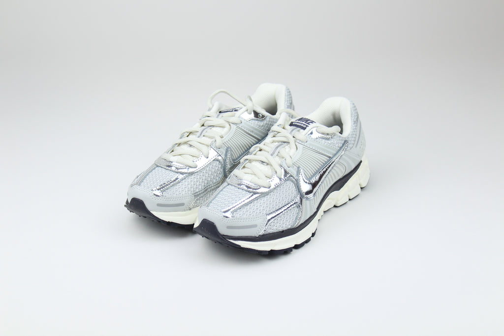 Nike Zoom Vomero 5 Photon Dust Metallic Silver Women’s – Premium Running Sneakers, Lightweight Performance Shoes, Stylish Streetwear Trainers