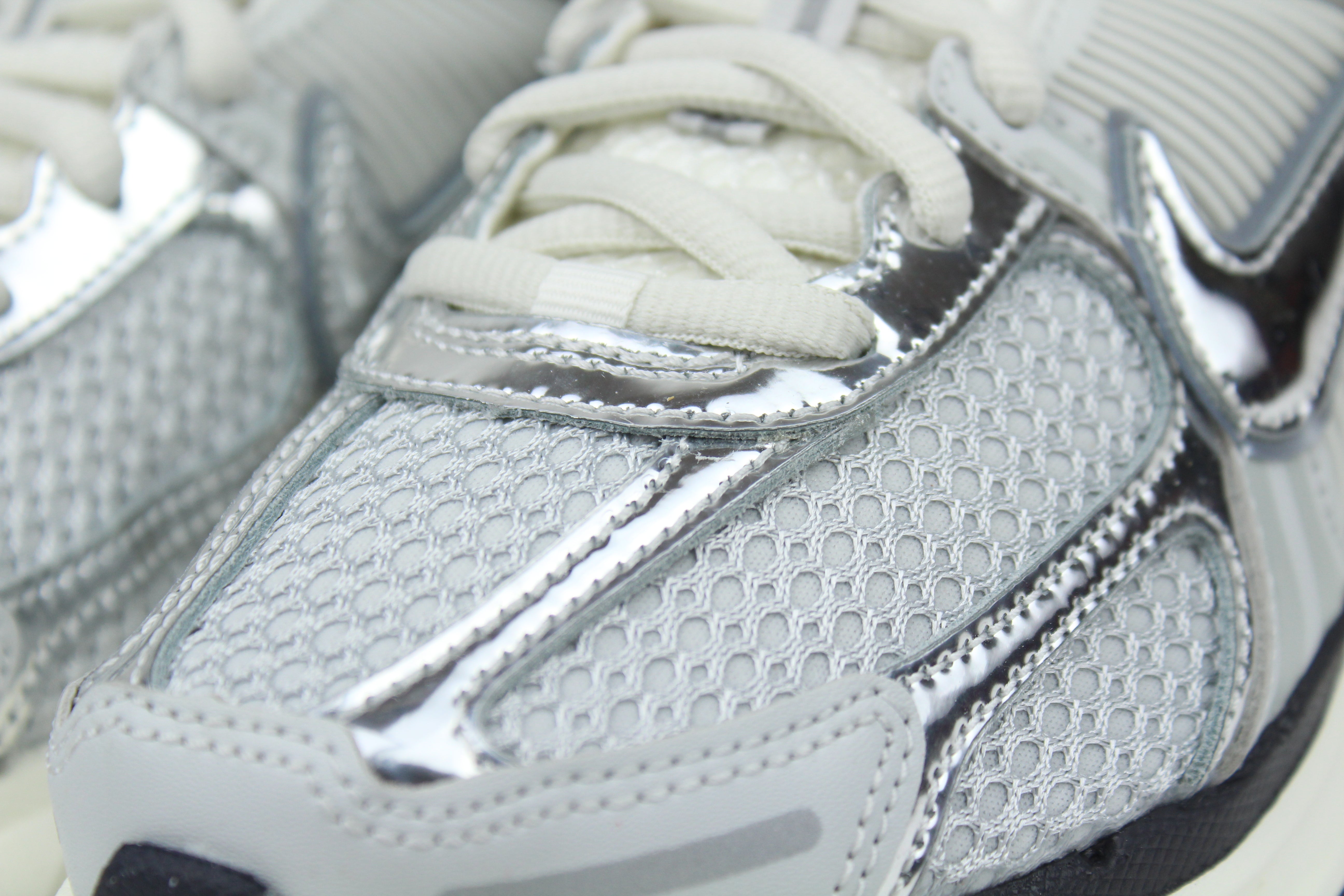 Nike Zoom Vomero 5 Photon Dust Metallic Silver Women’s – Premium Running Sneakers, Lightweight Performance Shoes, Stylish Streetwear Trainers