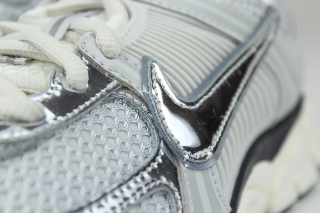 Nike Zoom Vomero 5 Photon Dust Metallic Silver Women’s – Premium Running Sneakers, Lightweight Performance Shoes, Stylish Streetwear Trainers