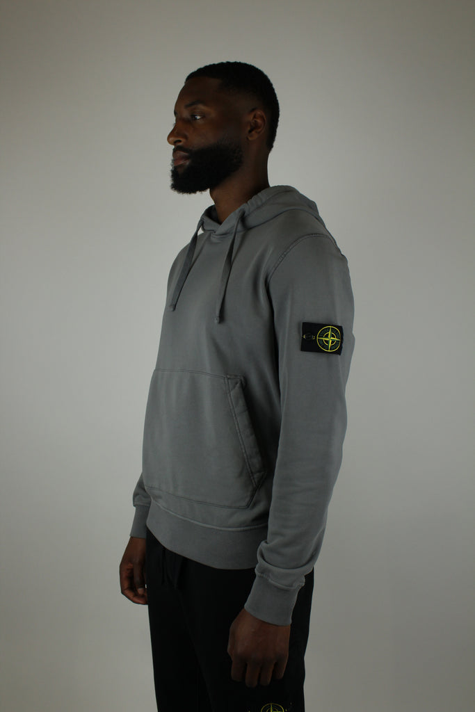 Shop the Stone Island Felpa Hoodie 'Grey' – a premium cotton hoodie with a relaxed fit, iconic compass patch, and versatile grey color for classic streetwear style.