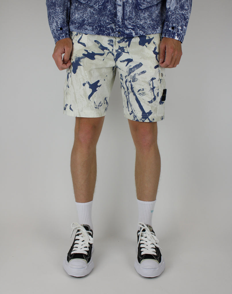 Stone Island Short 'Camouflage Desert' – stylish lightweight shorts with UV-reactive desert camouflage pattern, durable fabric, and iconic logo, ideal for outdoor and streetwear looks.