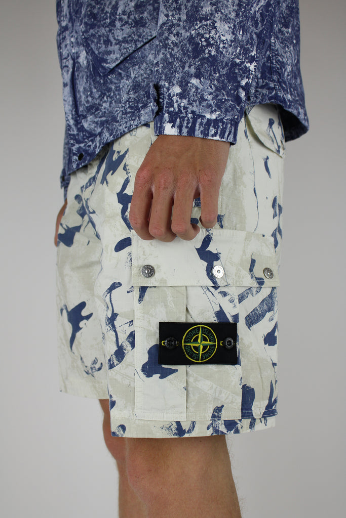 Stone Island Short 'Camouflage Desert' – stylish lightweight shorts with UV-reactive desert camouflage pattern, durable fabric, and iconic logo, ideal for outdoor and streetwear looks.