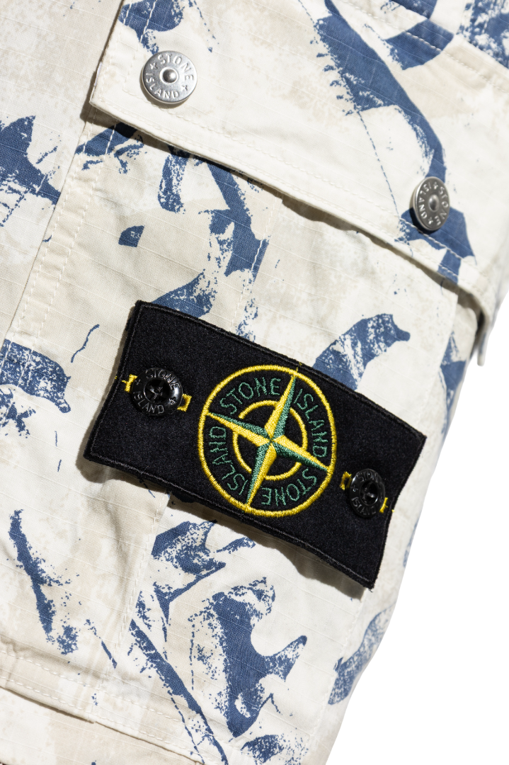 Stone Island Short 'Camouflage Desert' – stylish lightweight shorts with UV-reactive desert camouflage pattern, durable fabric, and iconic logo, ideal for outdoor and streetwear looks.