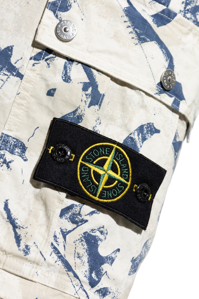 Stone Island Short 'Camouflage Desert' – stylish lightweight shorts with UV-reactive desert camouflage pattern, durable fabric, and iconic logo, ideal for outdoor and streetwear looks.