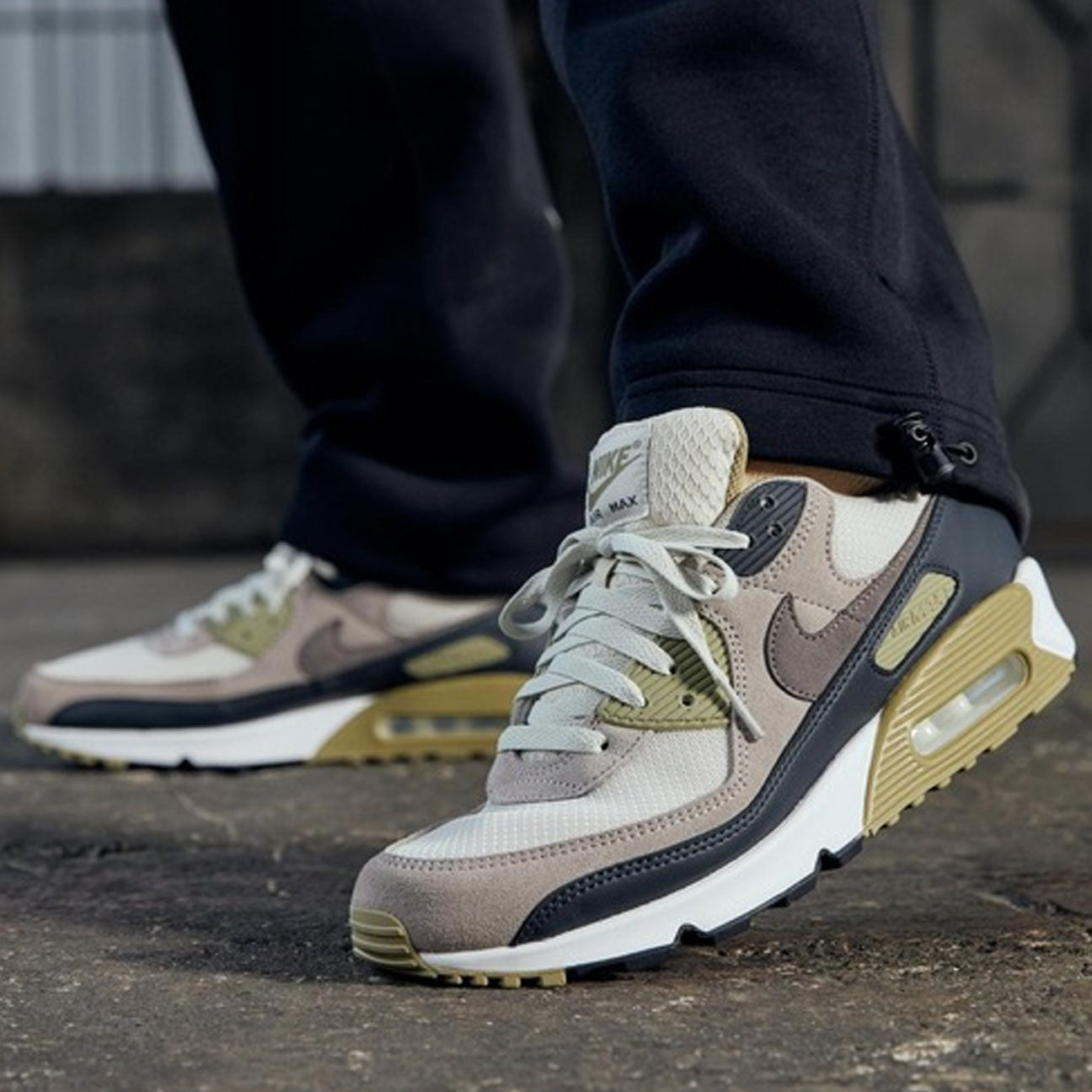 Nike Air Max 90 'Light Bone Neutral Olive'