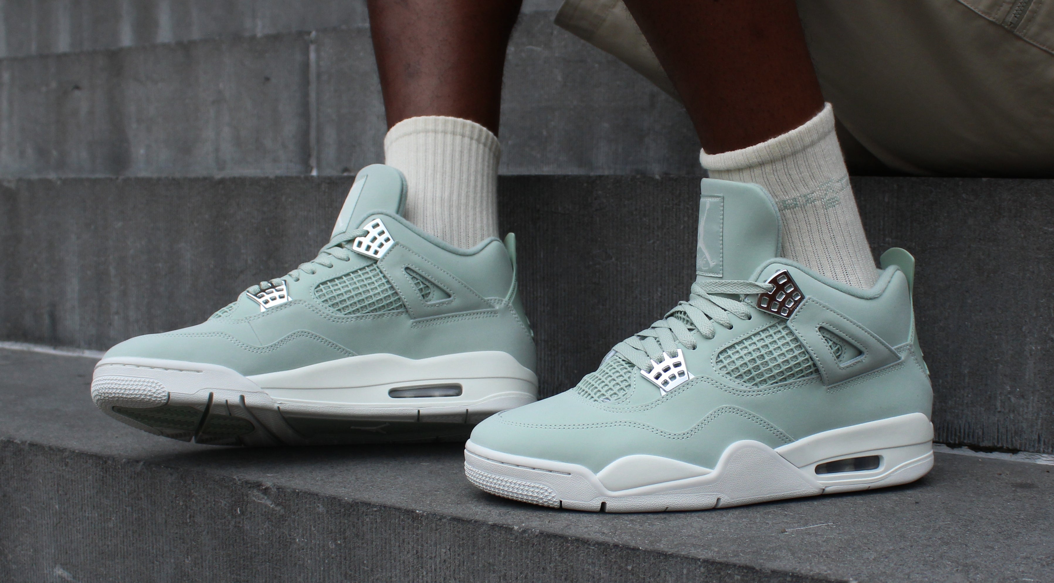 Air Jordan 4 Retro 'Seafoam Sail'