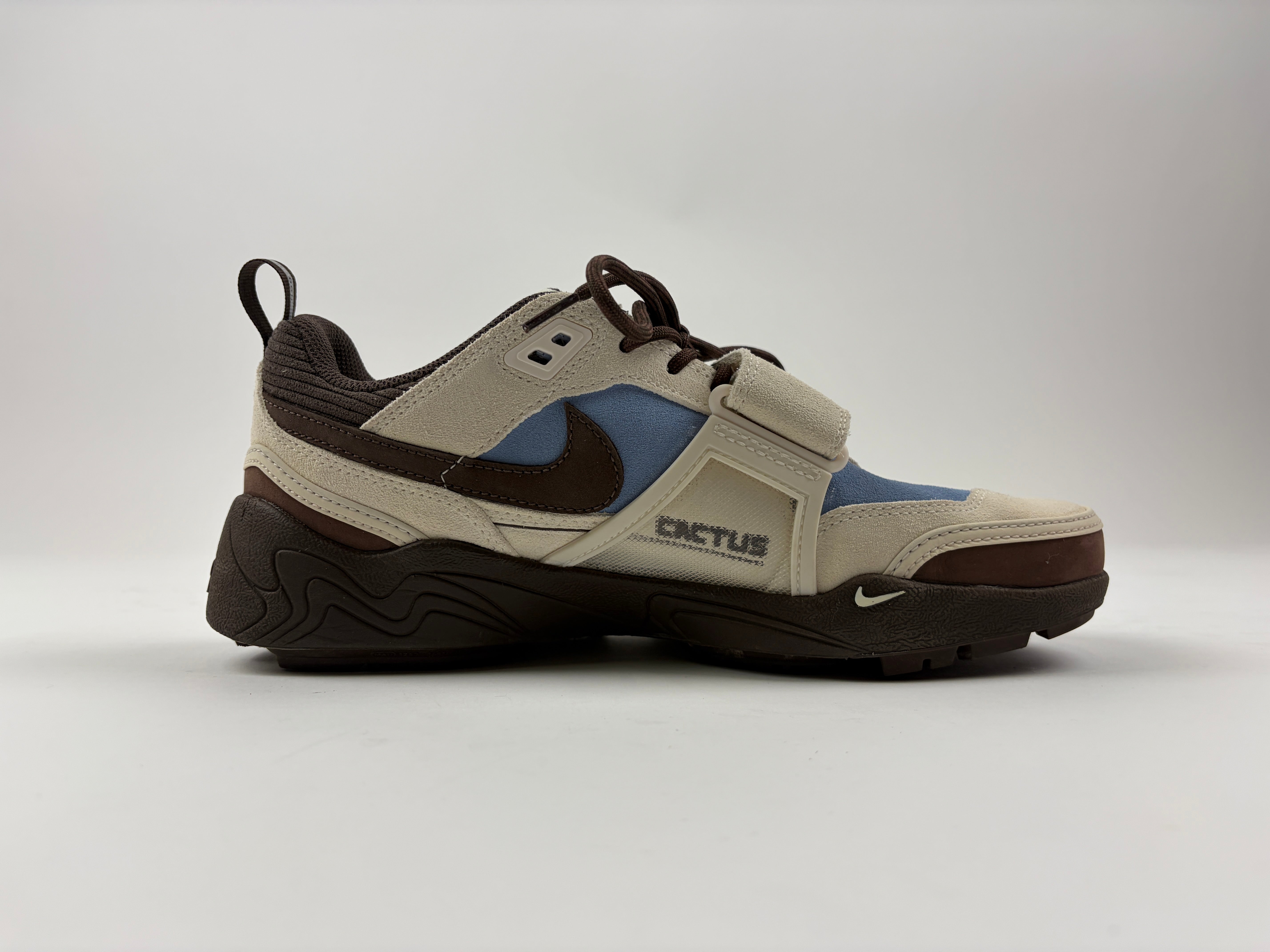 Travis Scott x Nike Zoom Field Jaxx 'Leche Blue' - Size 43 (ARCHIVE)