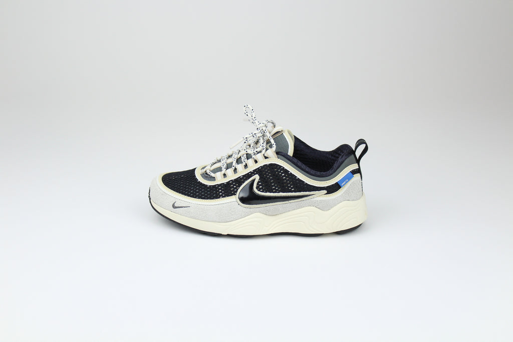 Undefeated x Nike Zoom Spiridon Phantom – Limited Edition Collaboration Sneakers, Cream and Silver Running Shoes, Premium Streetwear Trainers