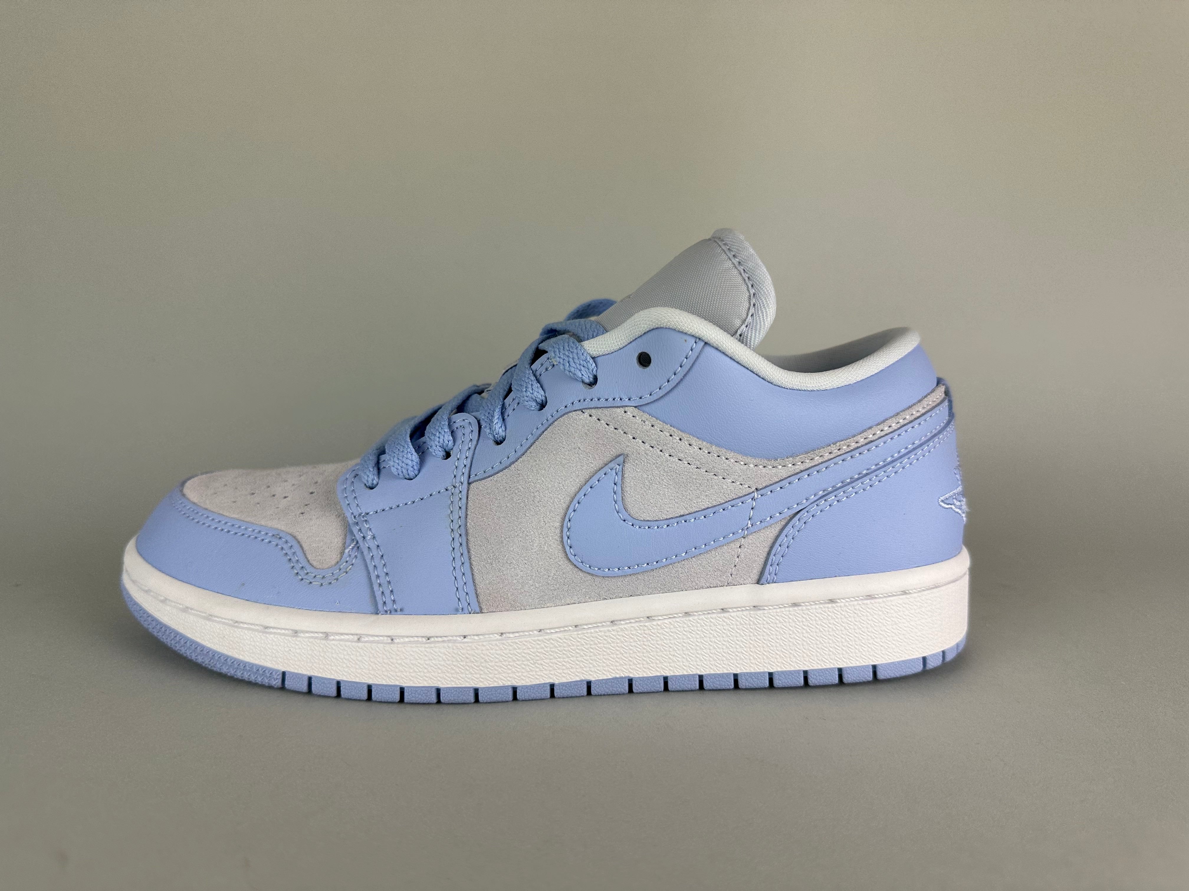 Wmns Air Jordan 1 Low 'Aluminum' - Size 39 (ARCHIVE)