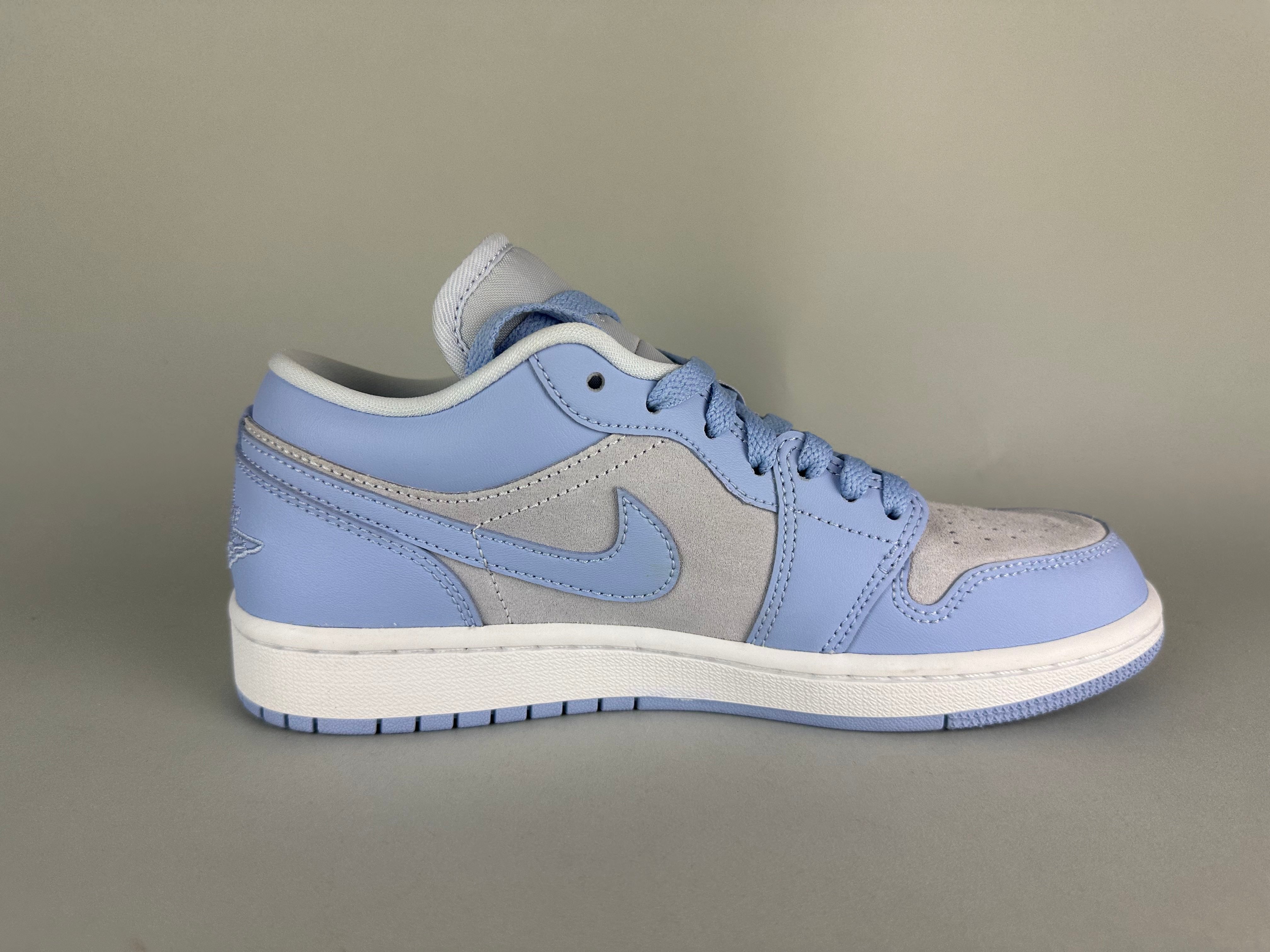 Wmns Air Jordan 1 Low 'Aluminum' - Size 39 (ARCHIVE)