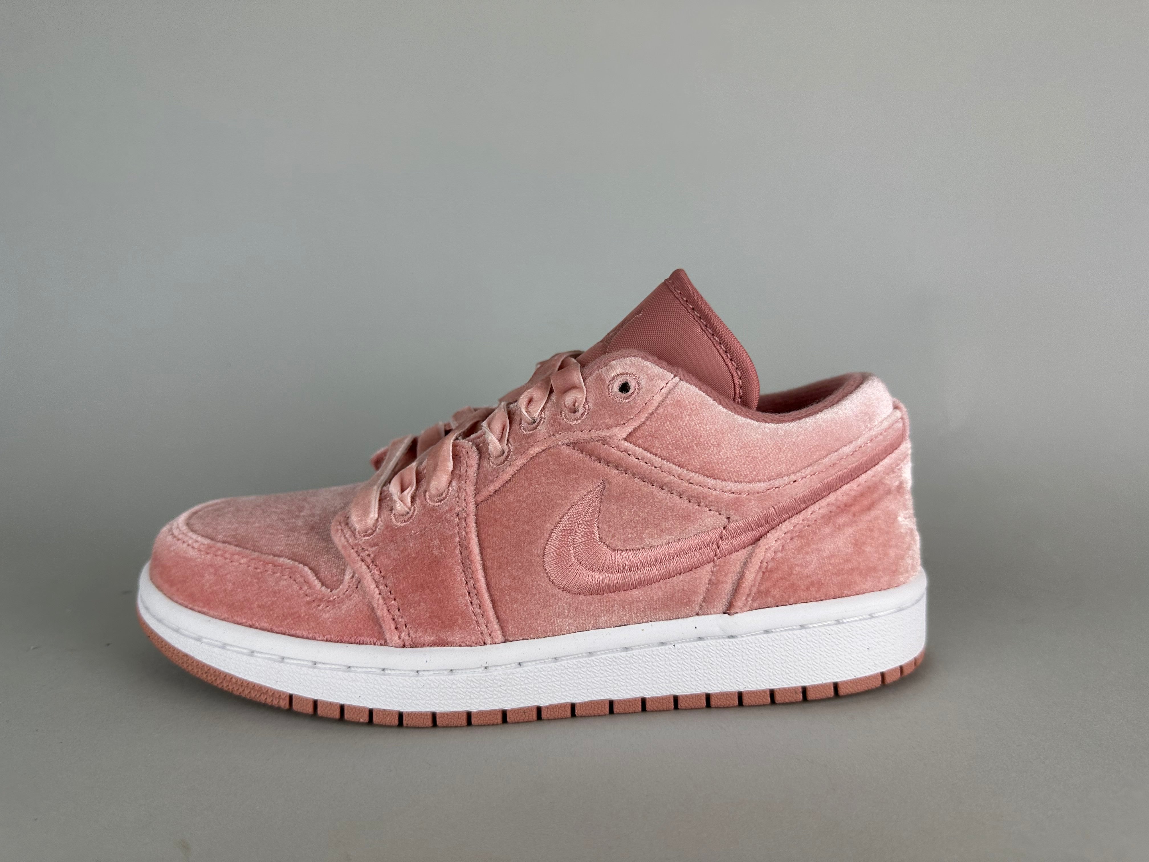 Wmns Air Jordan 1 Low SE 'Velluto Rosa' - Taglia 37.5 (ARCHIVIO)