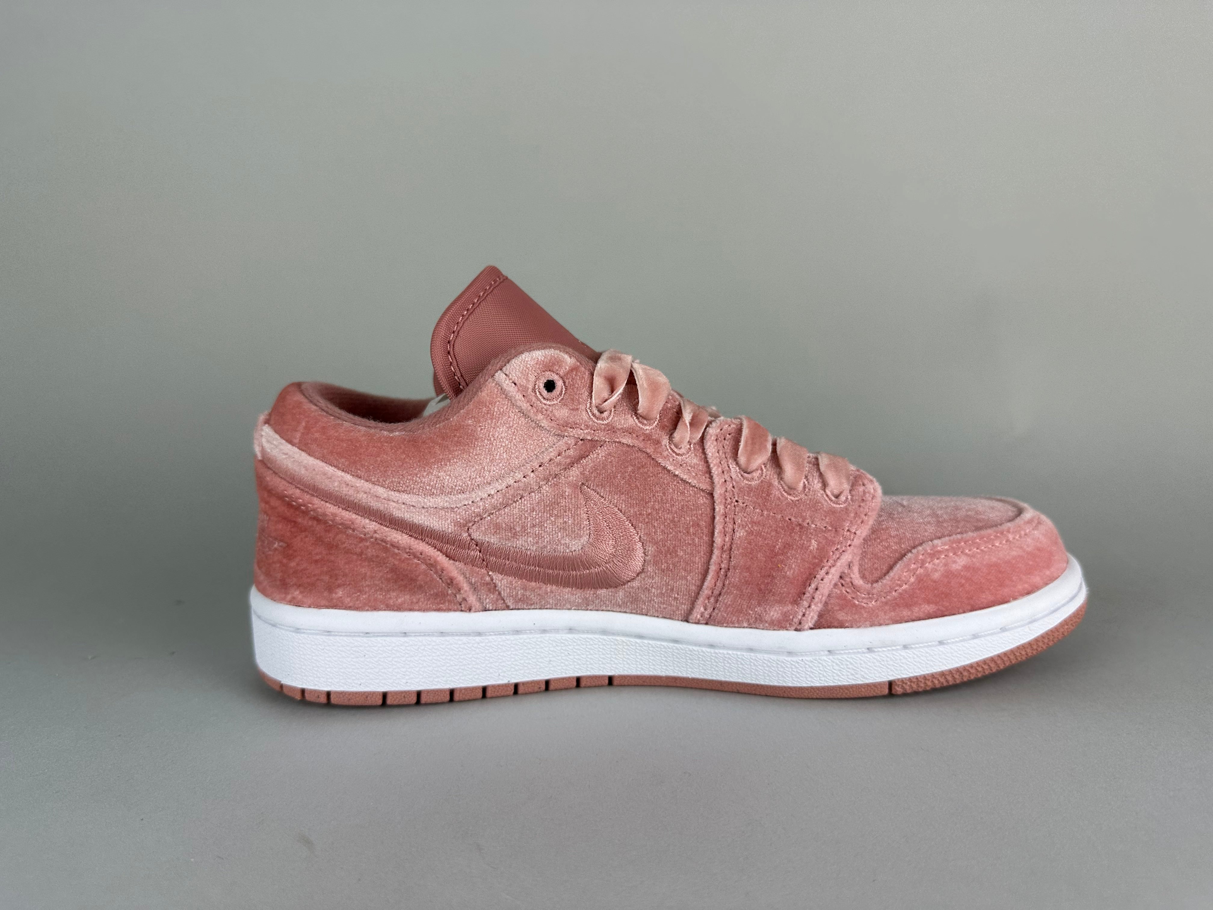 Wmns Air Jordan 1 Low SE 'Velluto Rosa' - Taglia 37.5 (ARCHIVIO)