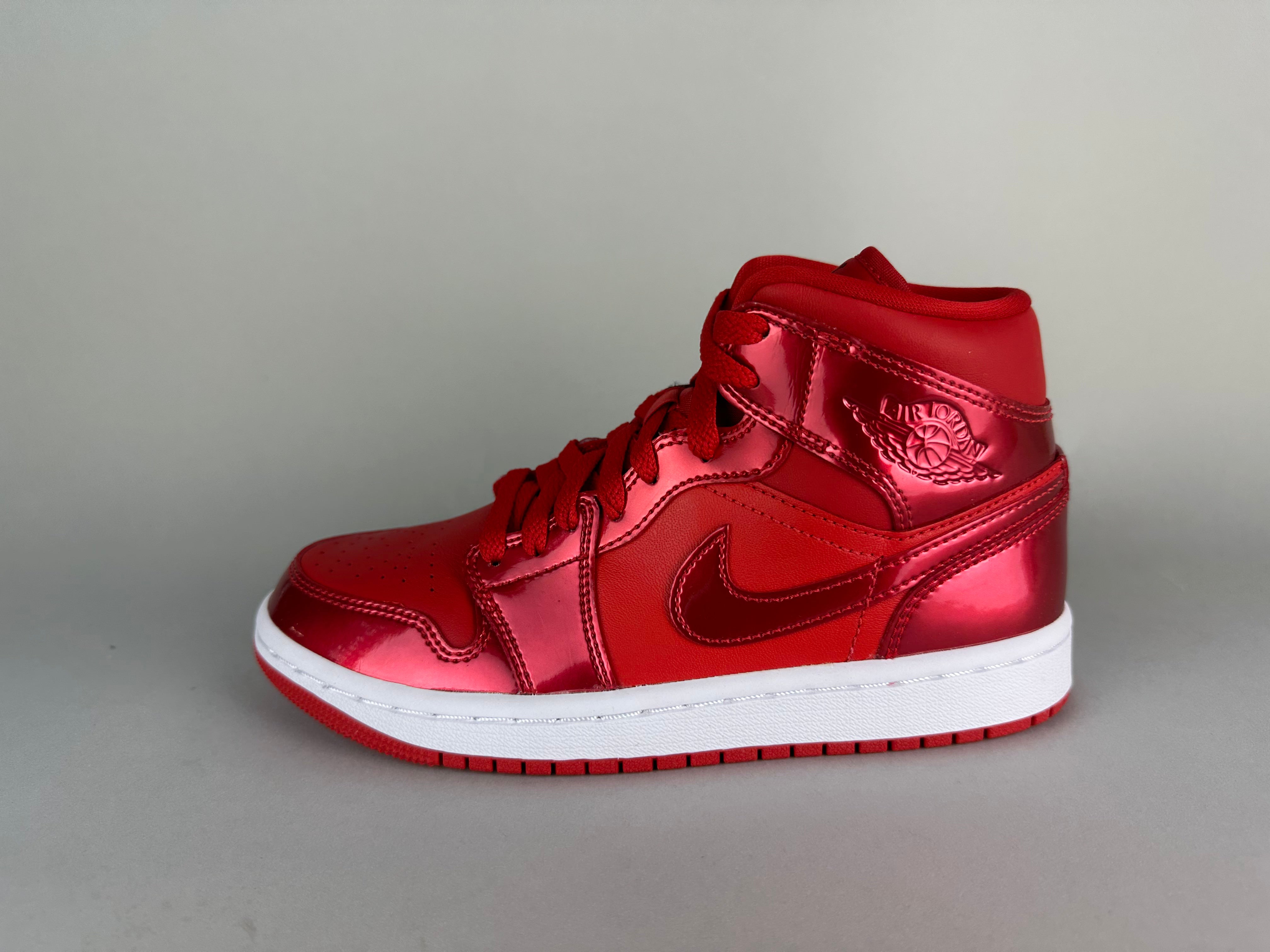 Wmns Air Jordan 1 Mid SE 'University Red Pomegranate' - Size 36 (ARCHIVE)