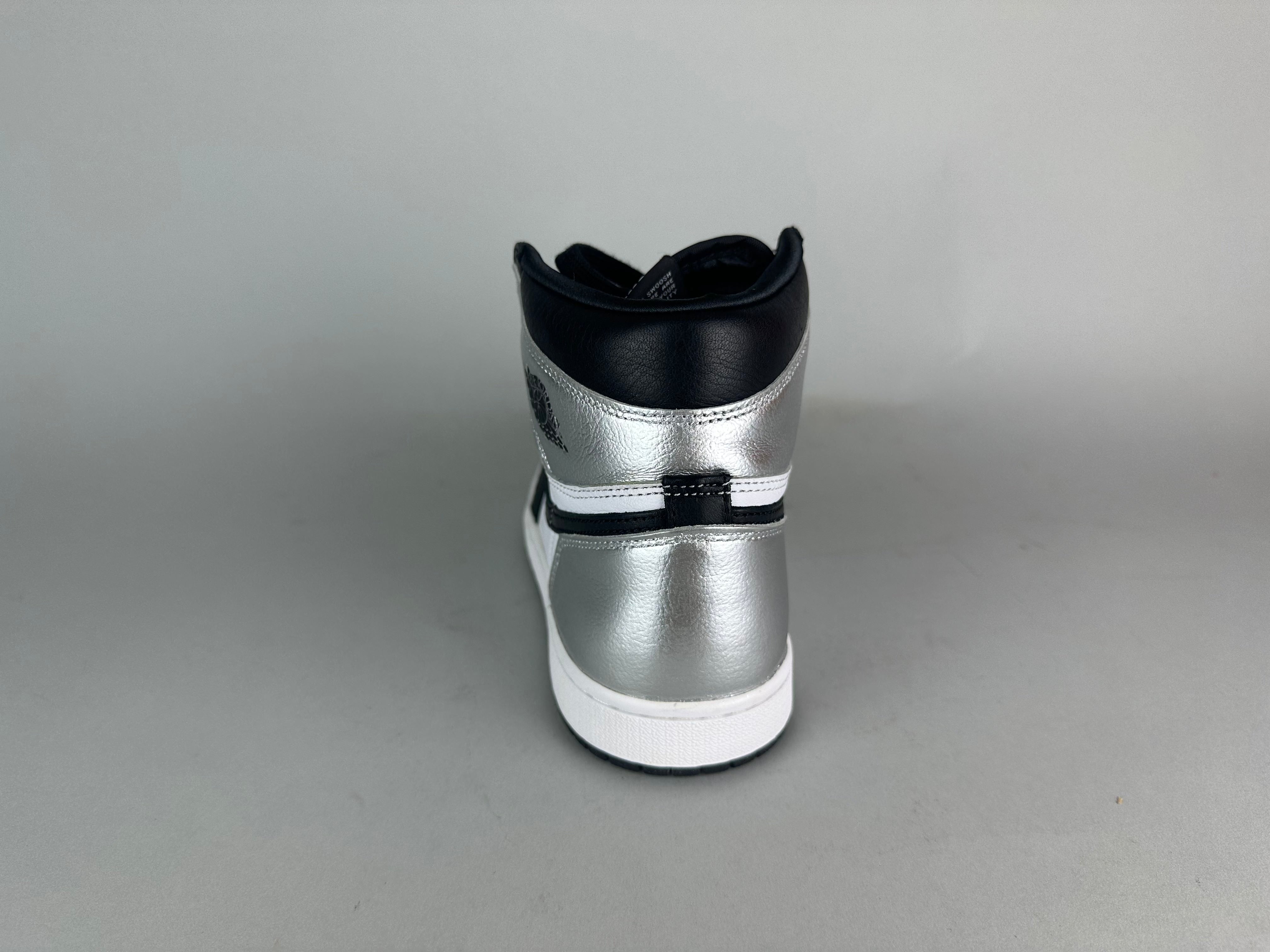 Wmns Air Jordan 1 Retro High OG 'Silver Toe' - 37.5 (ARCHIVE)
